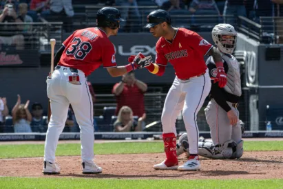 Schneemann's Hit In 10th Gives Guardians 3-2 Win
